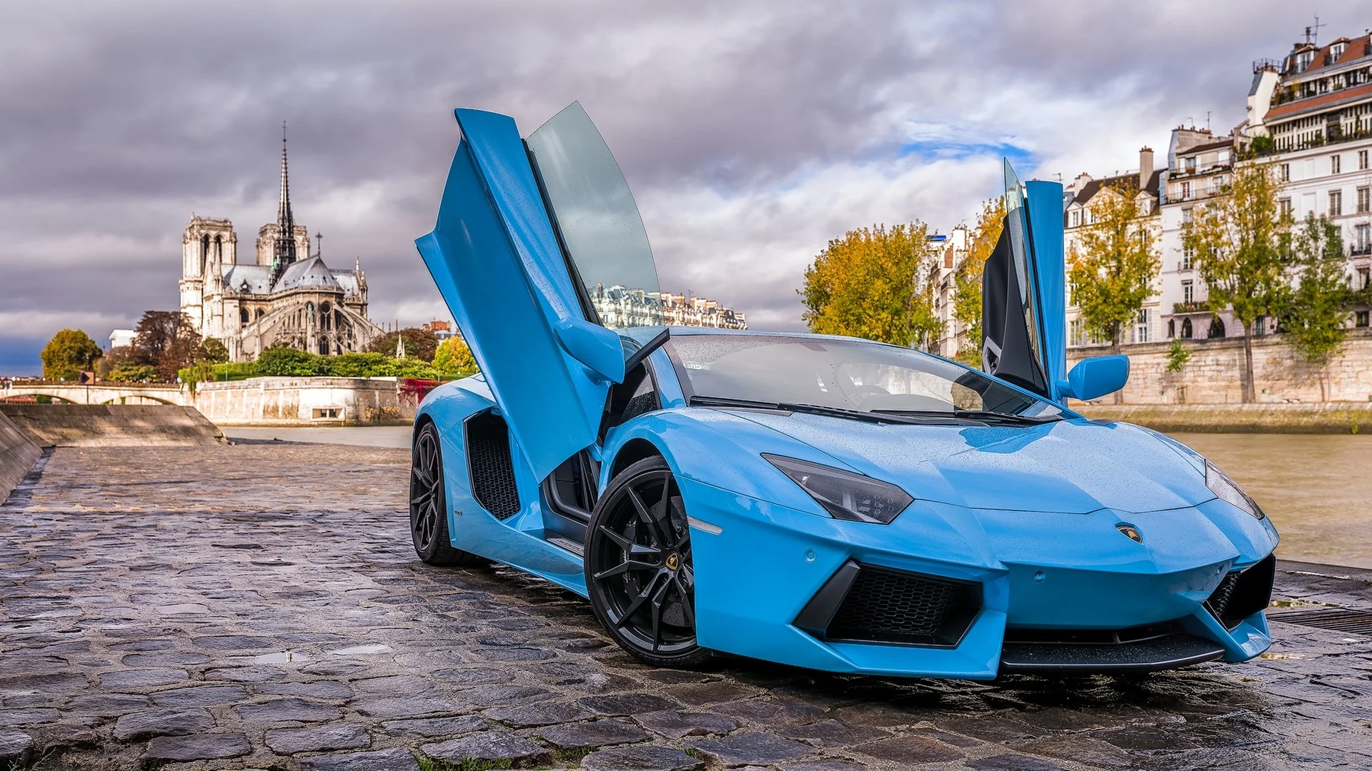 Lamborghini Aventador.jpg