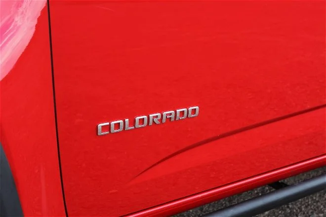 006-chevrolet-colorado-zr2-hall-racing-haularado.jpg