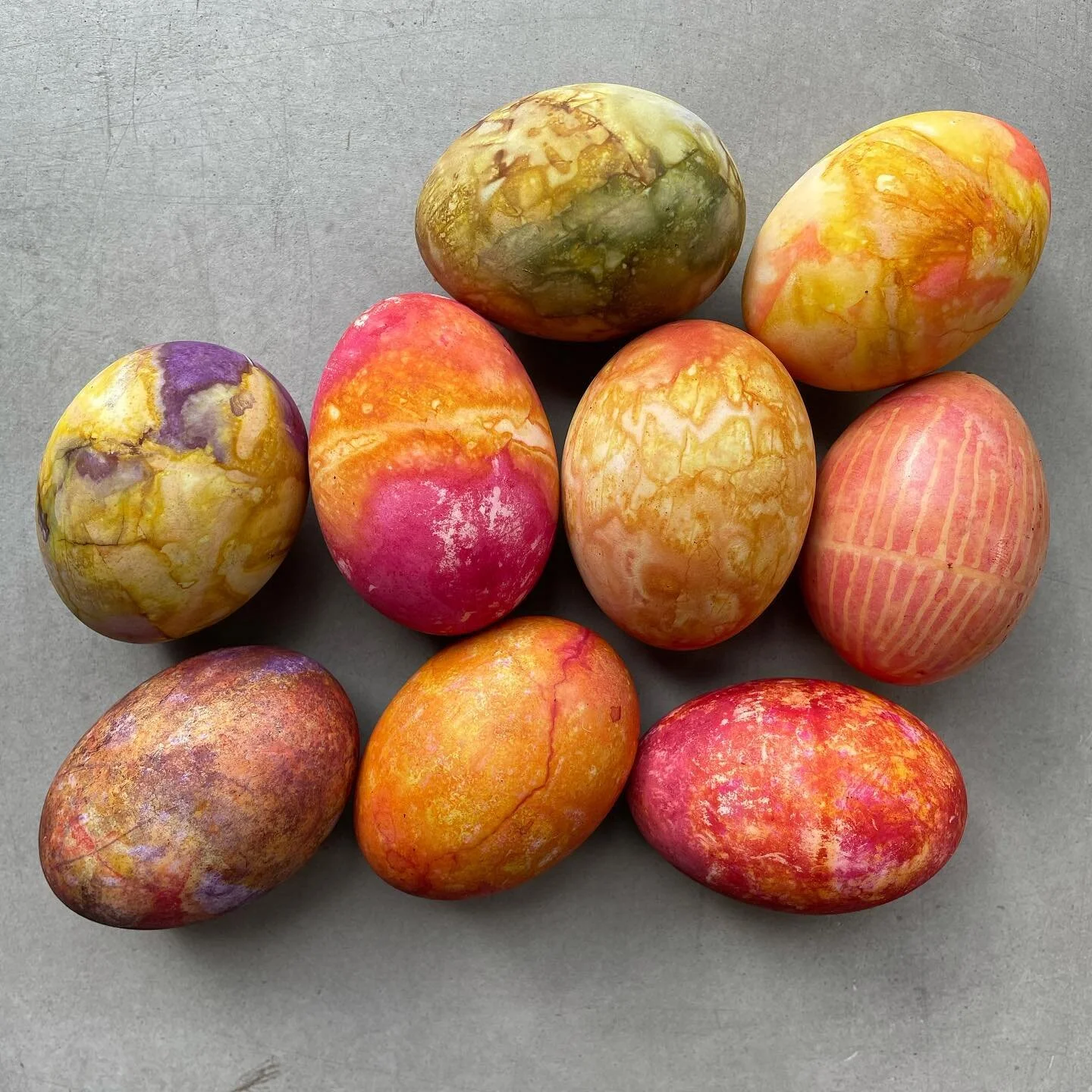 Happy Easter!⁣
⁣
Naturally dyed eggs with #logwood #cochineal #madder + onion skins @botanicalcolors 
⁣