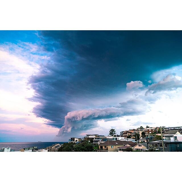 Storm front rolls through Curl Curl. .
.
.
.
#storm #front #curlcurl #clouds #northernbeaches #sydney #nsw #australia