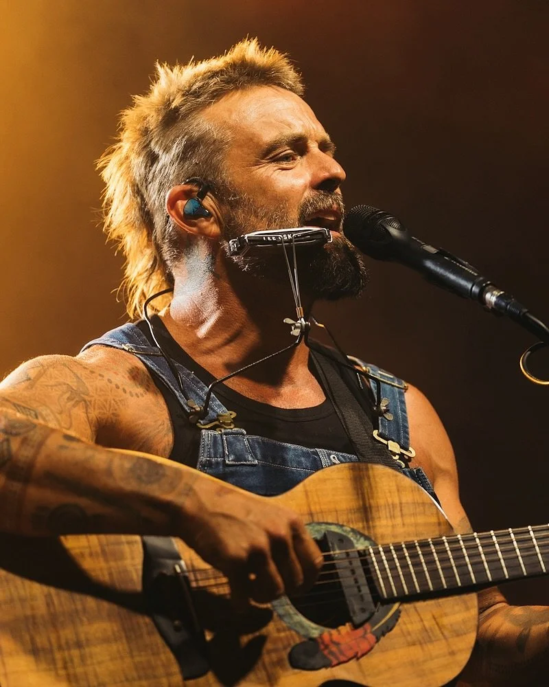 Last night at Taronga Zoo felt like something special as Xavier Rudd took the stage. As the sun dipped and the city lights flickered on, his layered rhythms, earthy vocals and powerful didgeridoo moments carried across the zoo grounds, creating a fee