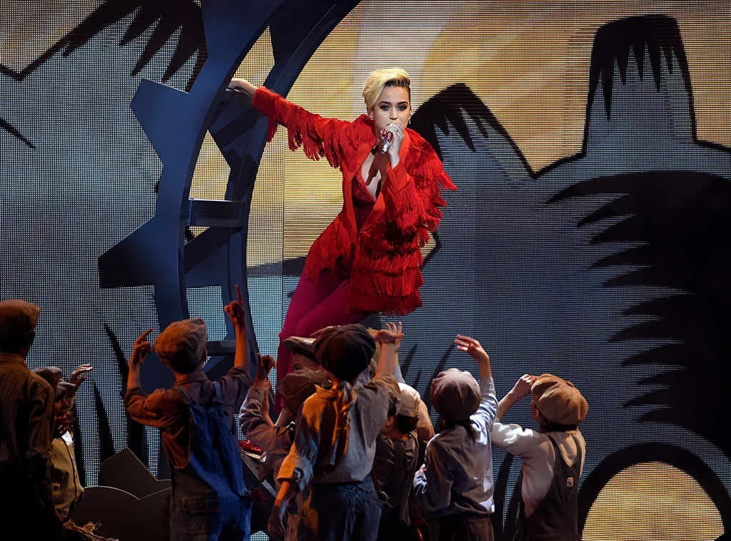 Katy Perry - Chained To The Rhythm (LIVE iHeartRadio Music Awards 2017)