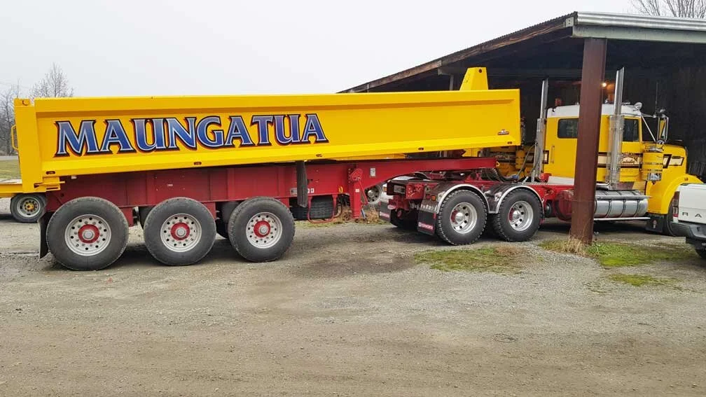 Maungatua Contracting’s Kenworth featuring an 8.2m Hardox trailer