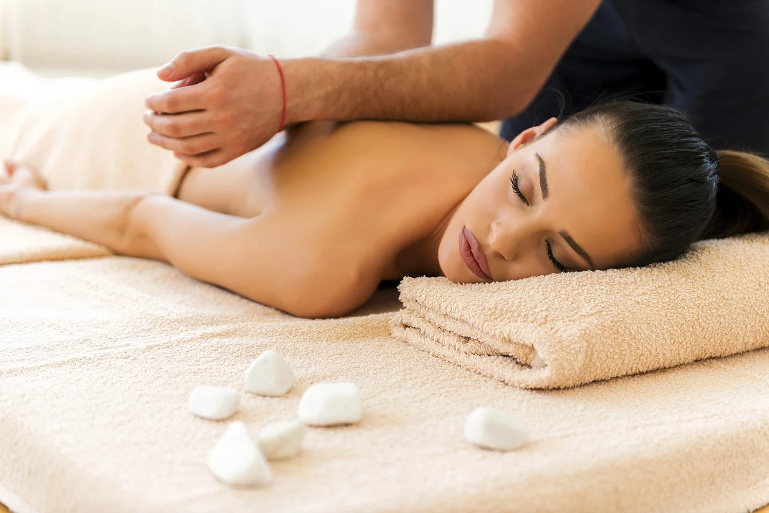 What Should You Expect From Deep Tissue Massage? A Winnipeg Guide to Deeper Relief, Better Movement, and Stress-Free Massage Booking