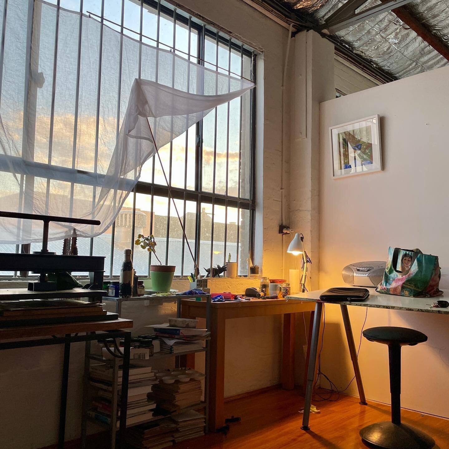 Just moved studios, same building, just across corridor! More room, I&rsquo;ve dragged the press on table into room. Need a sit down after that and look at the sky. 

#littlemajestic #marrickville #studio #studiolife #sydneylocal