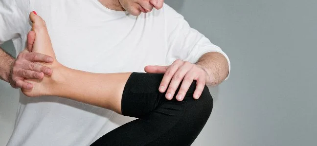 The Benefits of Chiropractic Adjustments for Knee Pain Management