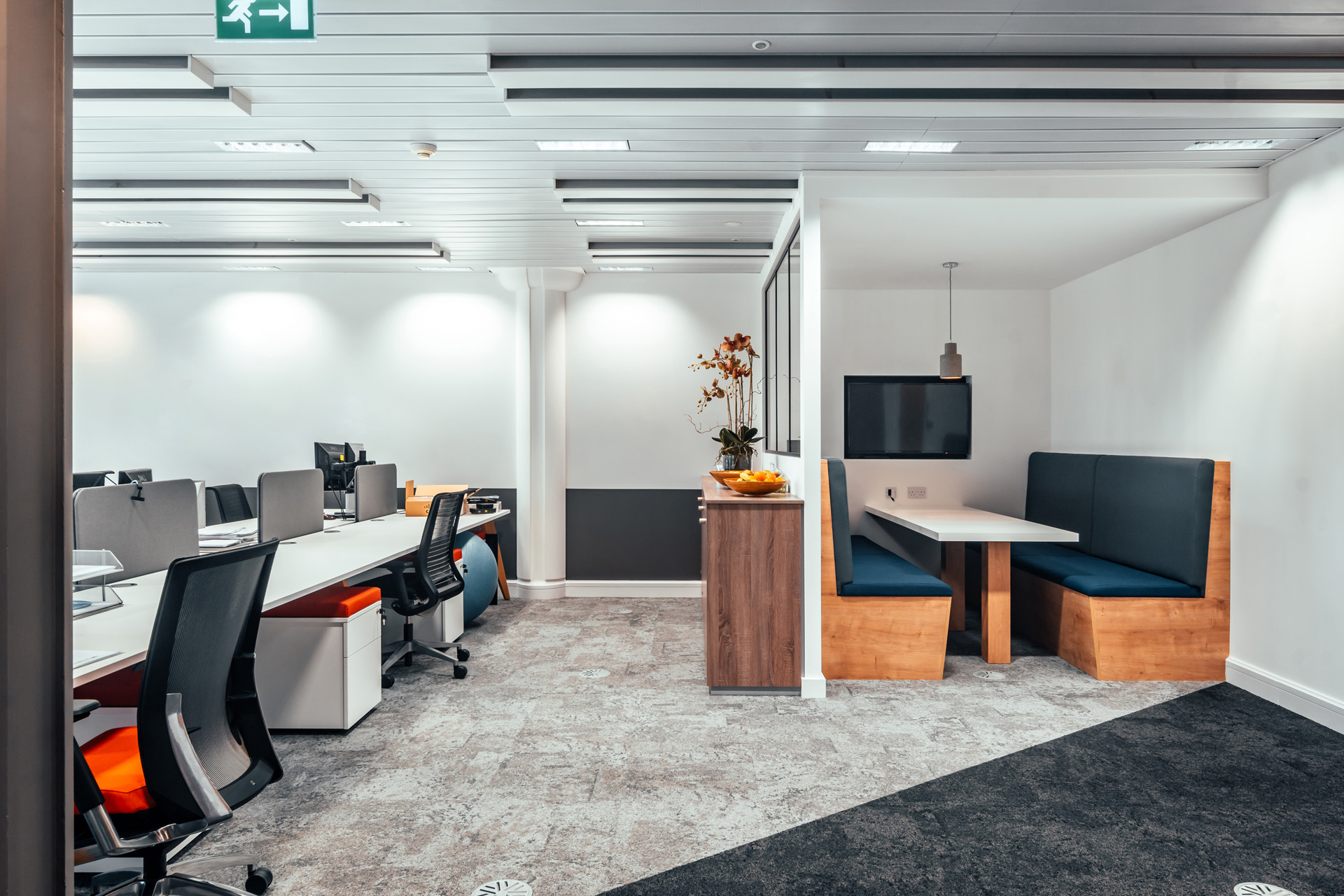 Office Space dengan Desain Lantai Terbuka