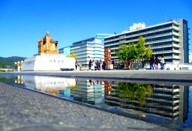 Impressive statues - a constant reminder of Korea's unique history and culture...