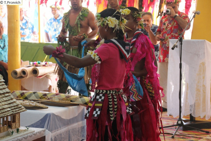 Tuvalu Scout presenting Wills and Kate with a Tuvalu Scout scarf...