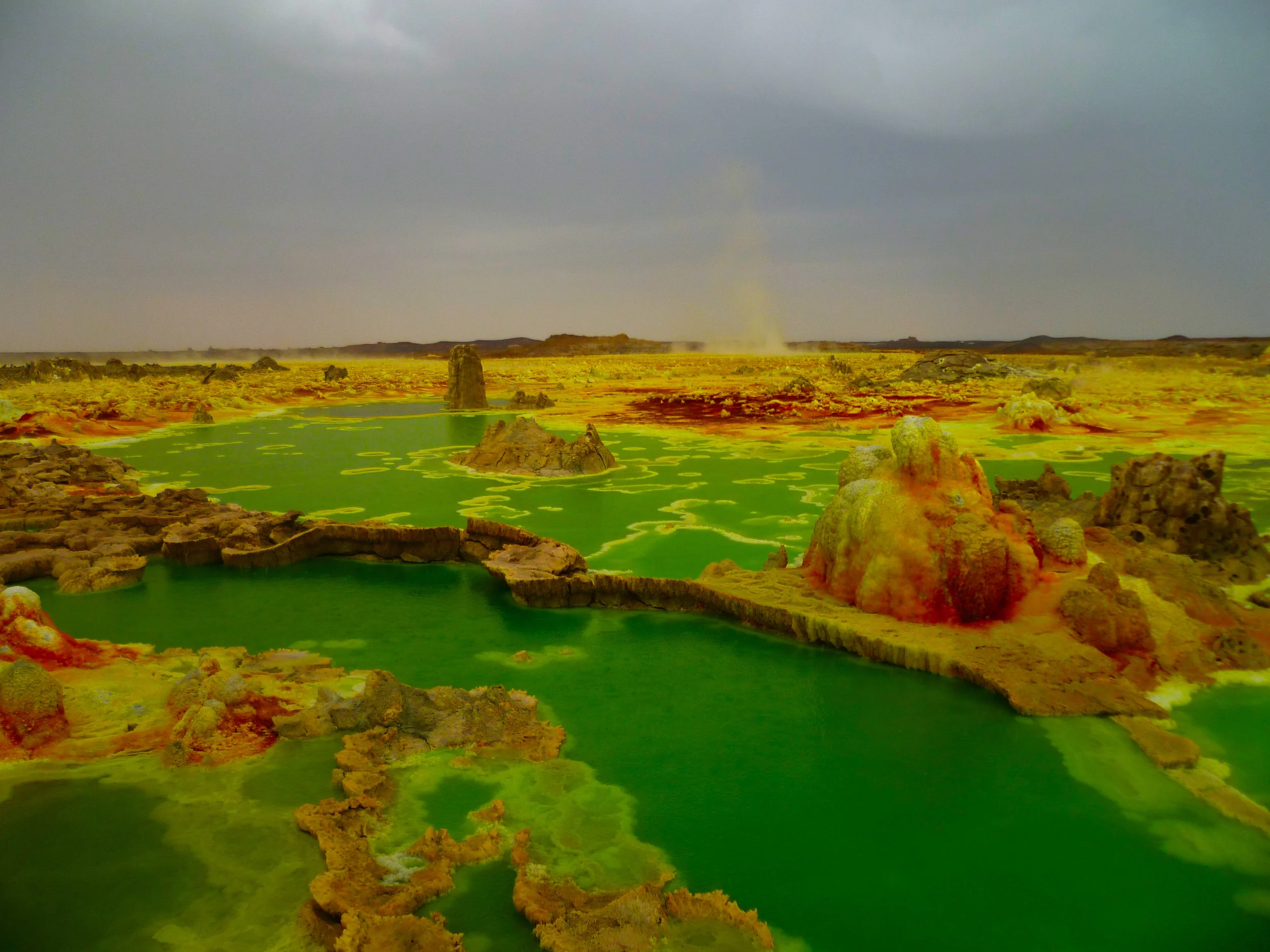 The mesmorising greens of the acidic pools...