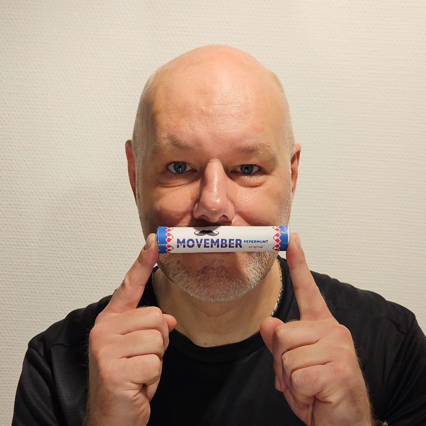 November is Movember! &zwj;

Wist je dat prostaatkanker een veelvoorkomende vorm van kanker is bij mannen? &zwj;Steun de strijd tegen prostaat- en teelbalkanker door mee te doen aan Movember!&nbsp;

🚹 MANNEN:
Laat een snor staan om bewustzijn te cre