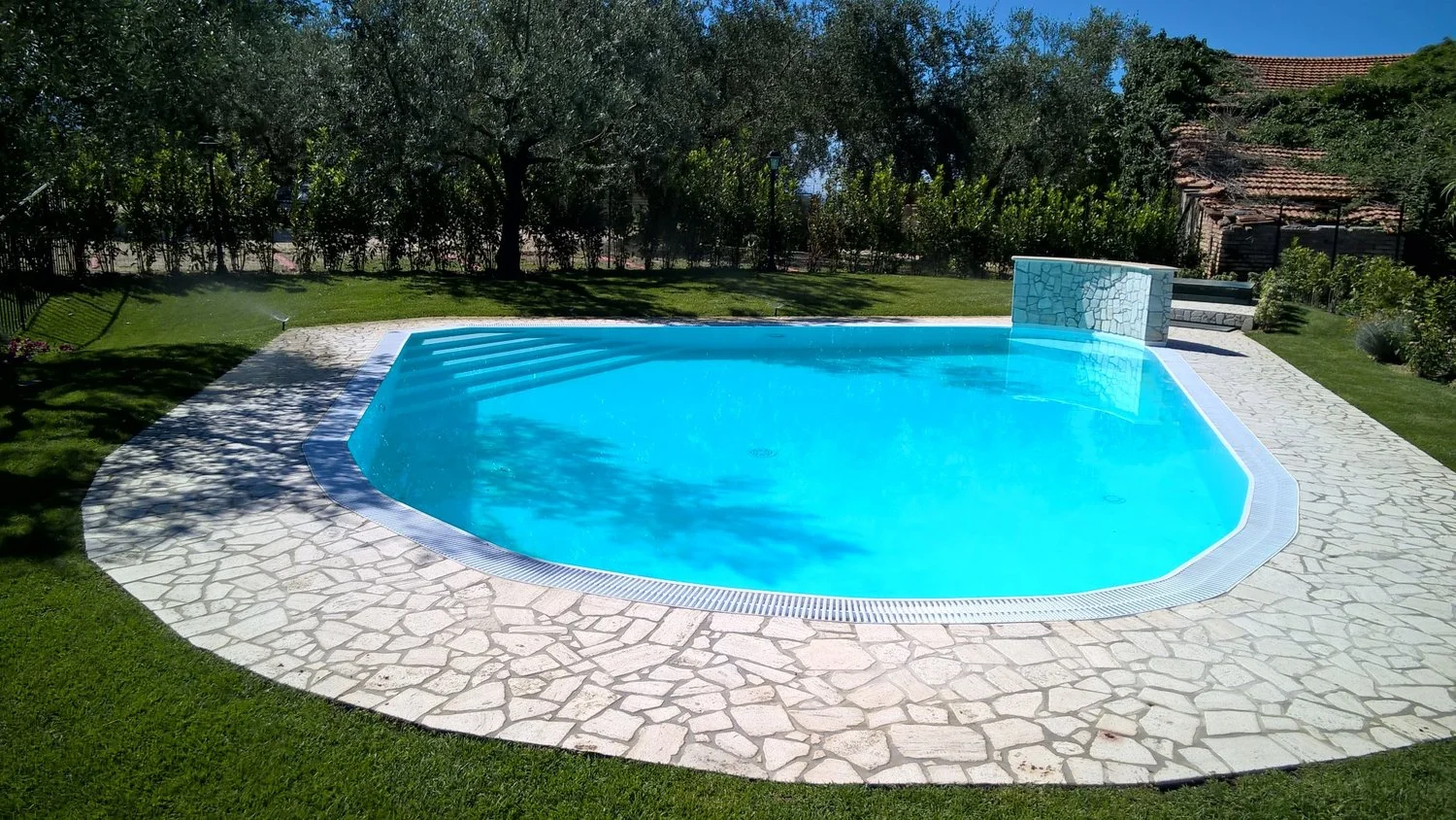 www.tastetrailsrome.com+Italian+cookery+holidays+private+pool.jpg
