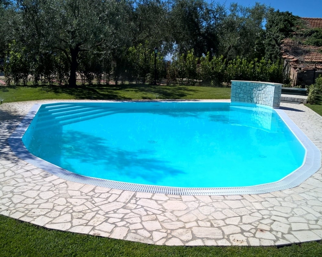 www.tastetrailsrome.com+-+Cookery+holiday+Rome.++Guests+private+pool..jpeg