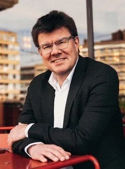 Te veel geld in één hand bedreigt onze wereld – Sven Gatz