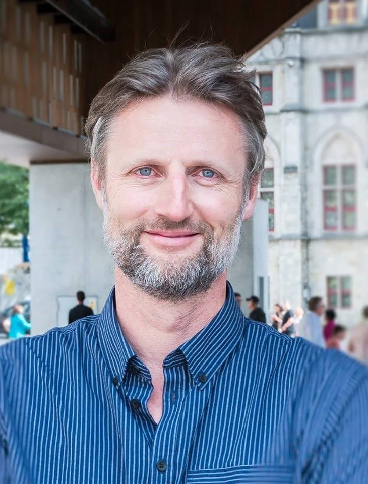 Dit is een ronduit schabouwelijk schouwspel – Koen Schoors