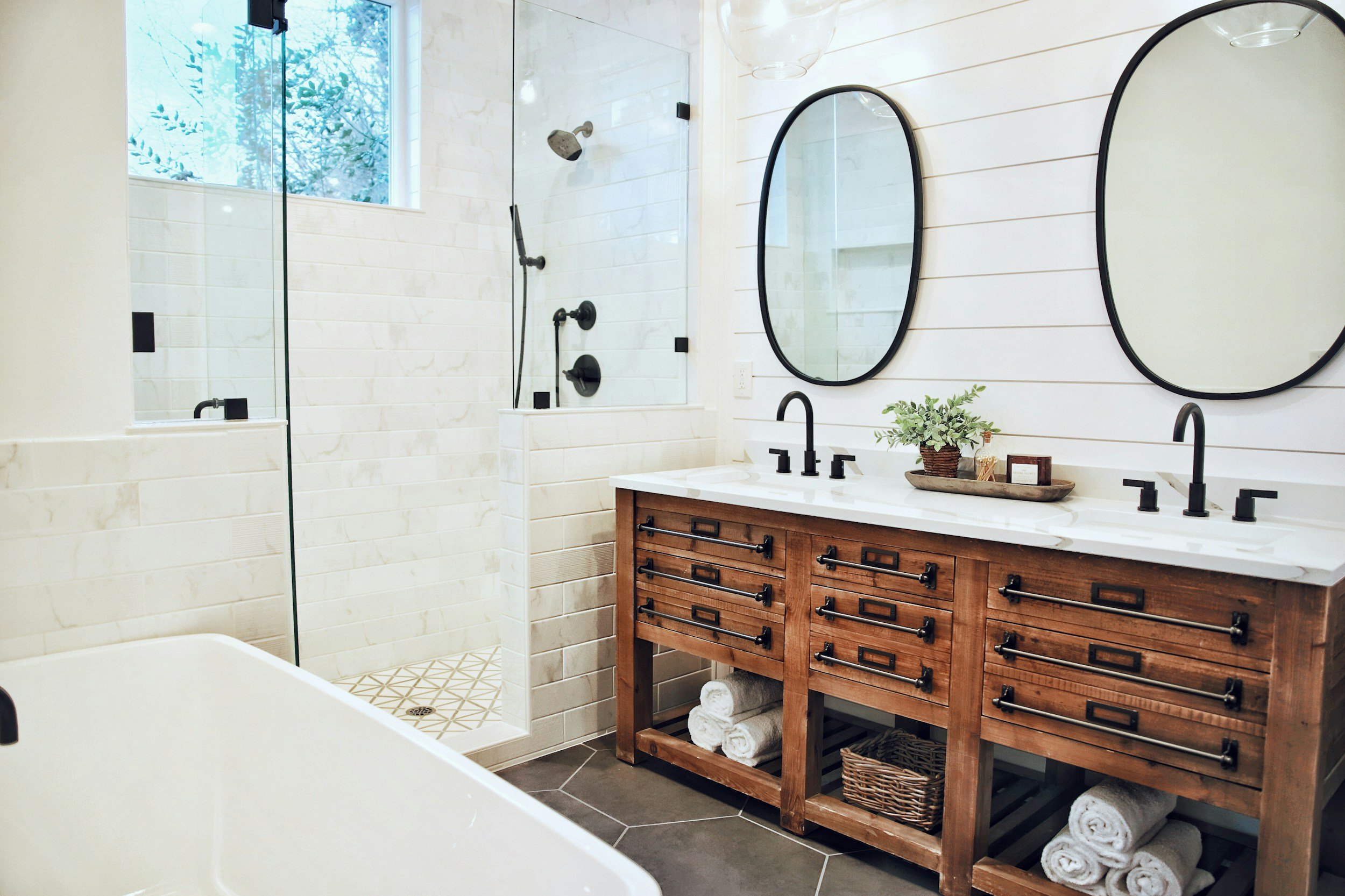 Bathroom Remodeling in Tarzana: What Every Homeowner Should Know Before Starting