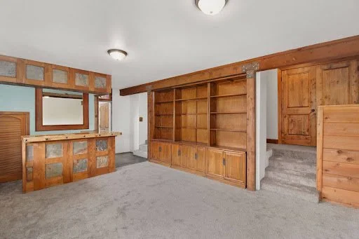 Shag Carpet, Wood Paneling, and Other Flaws Cash Buyers Don't Care About