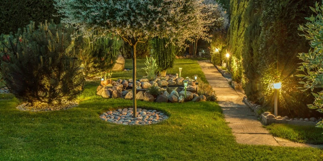 A landscape that shines after sunset doesn’t come together by luck. It requires thoughtful selection and curation of lighting and features.