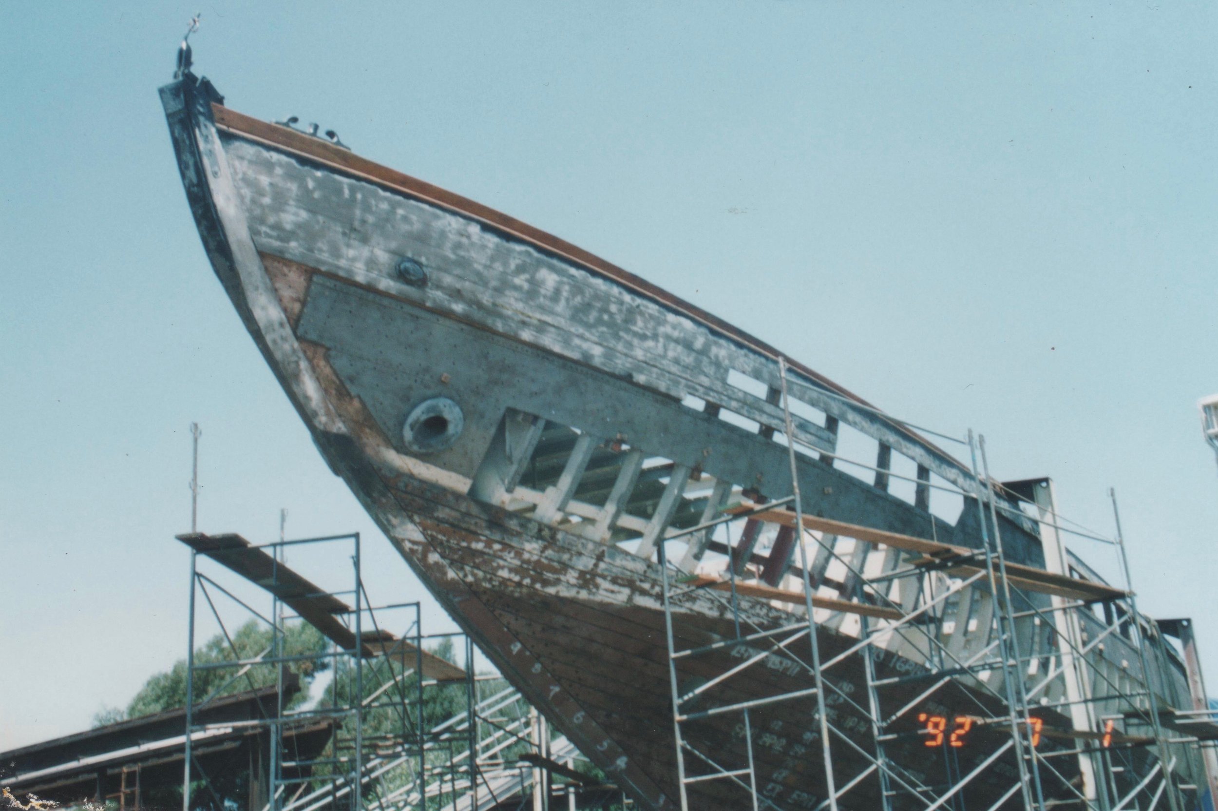 restoration of sailing yacht Eros