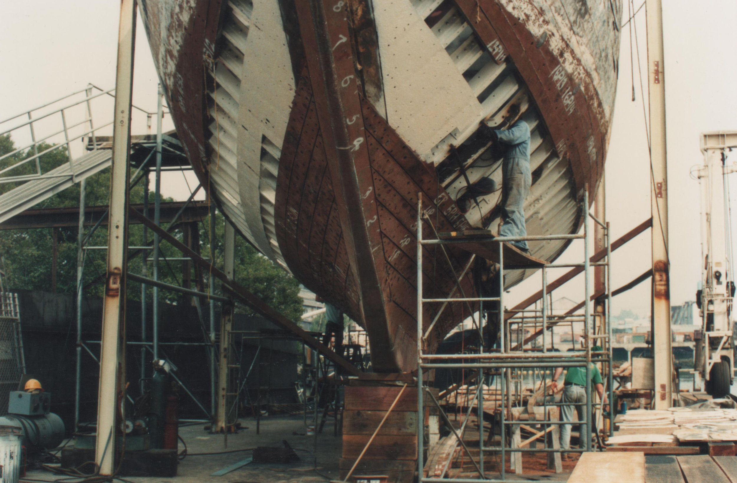 restoration of sailing yacht Eros