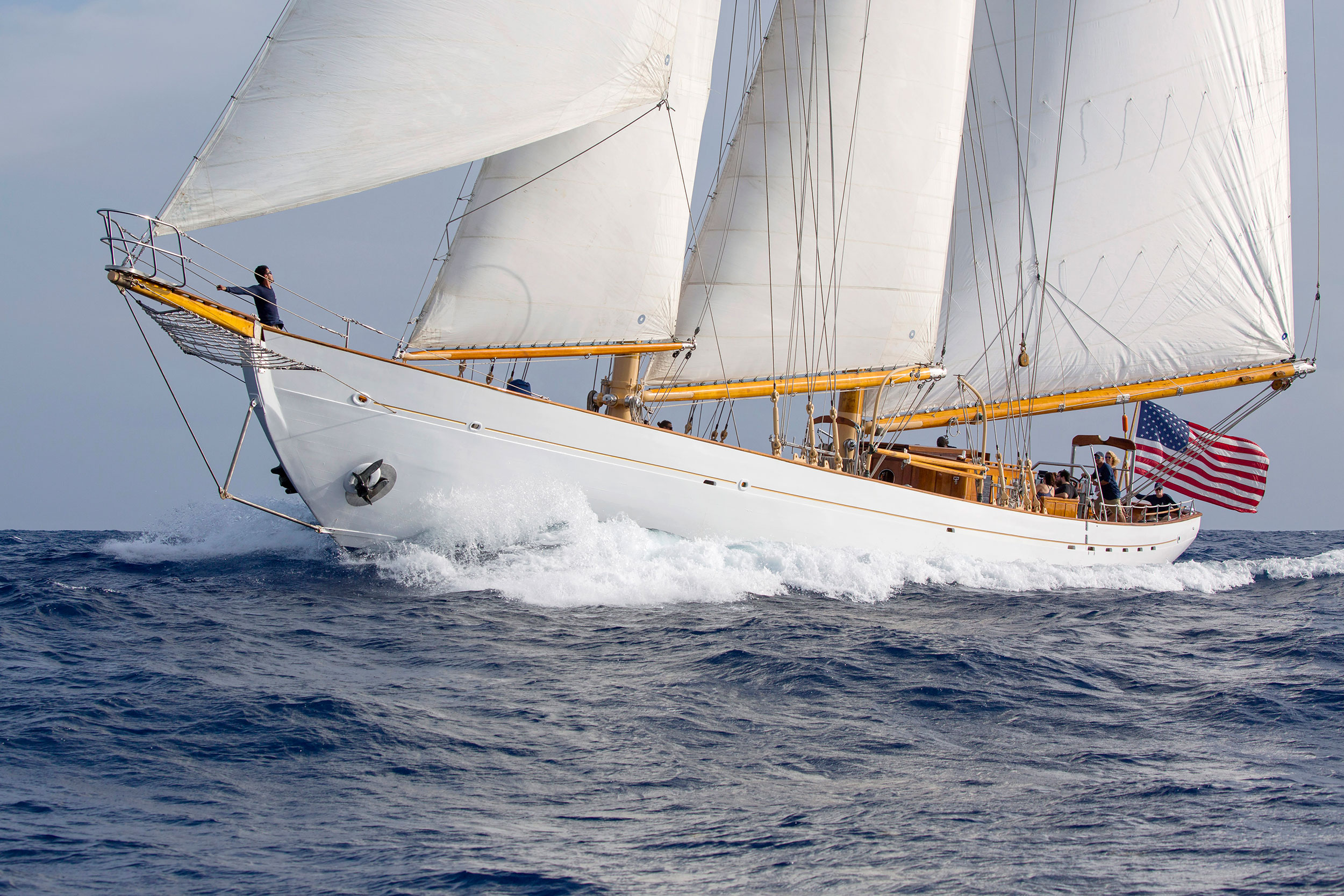 classic sail charter Eros under sail