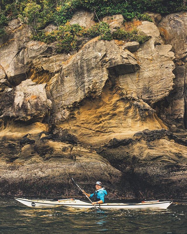 Our badass guide @heapmonster of @outdoorodysseys showing us the sea cliffs lost among the San Juan&rsquo;s of Washington.
-
*
-
#rei1440project #seakayaking #camp #campingvibes #kayaking #outdoorodyssey #sanjuanislands #orcasisland #openocean #seacl