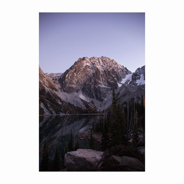Dragontail Peak reflected in Colchuck Lake as day fades
#colchucklake #rei1440project #colchuck #colchuckpeak #theenchantments #enchantments #reflection #dragontailpeak #dragontail #pnwlife #rei1440project #bestofwashington #pnwcollective #bestcoast 