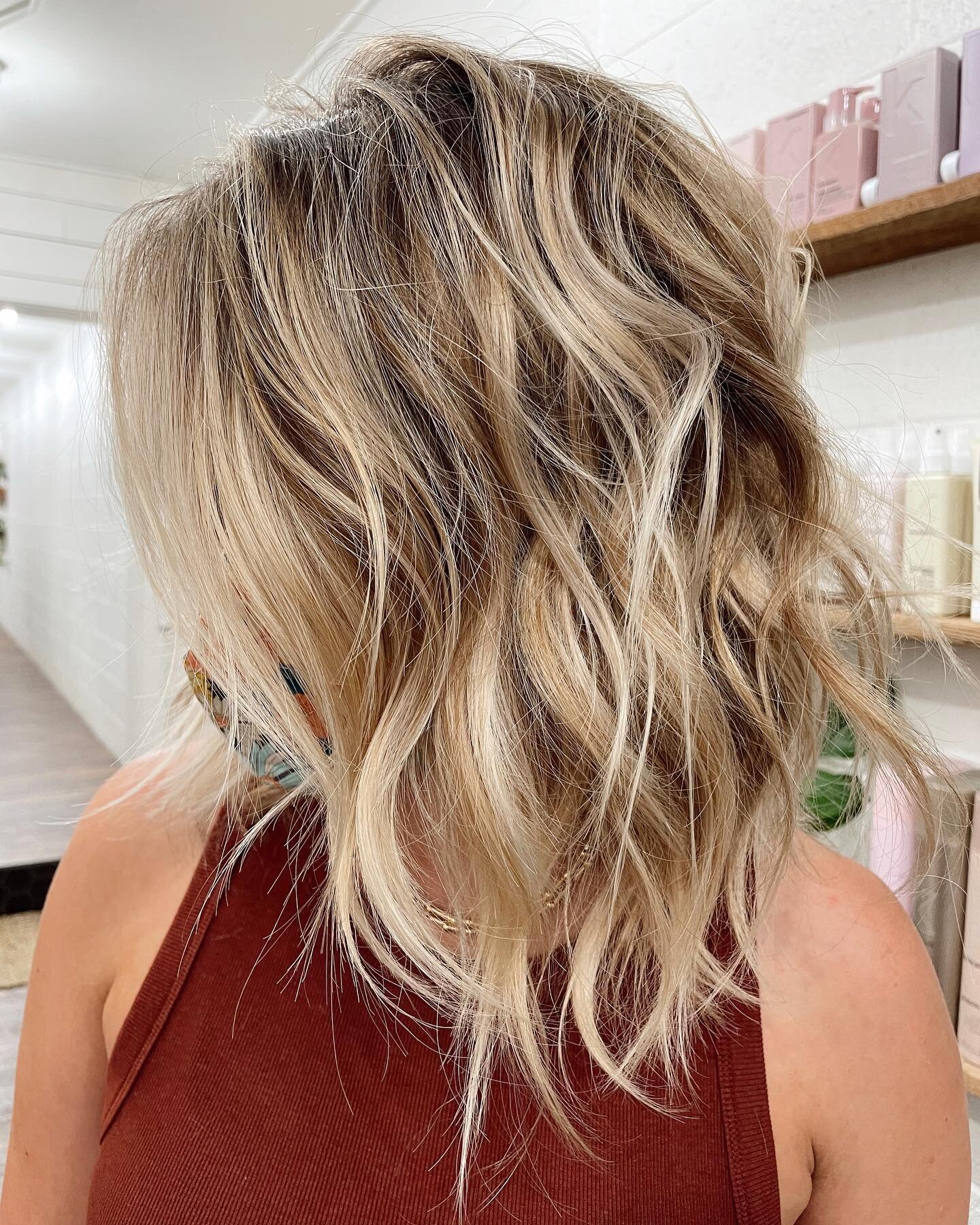 Texture + Lived-in dimension = 🔥and Longevity.
Thank you @malgiovanna46 for letting me have some fun with your hair ❤️

#huntersalonslo #livedincolor #californiablonde #slocal #centralcoastsalon
#centralcoasthair #slostylist #slohairsalon #slohair @