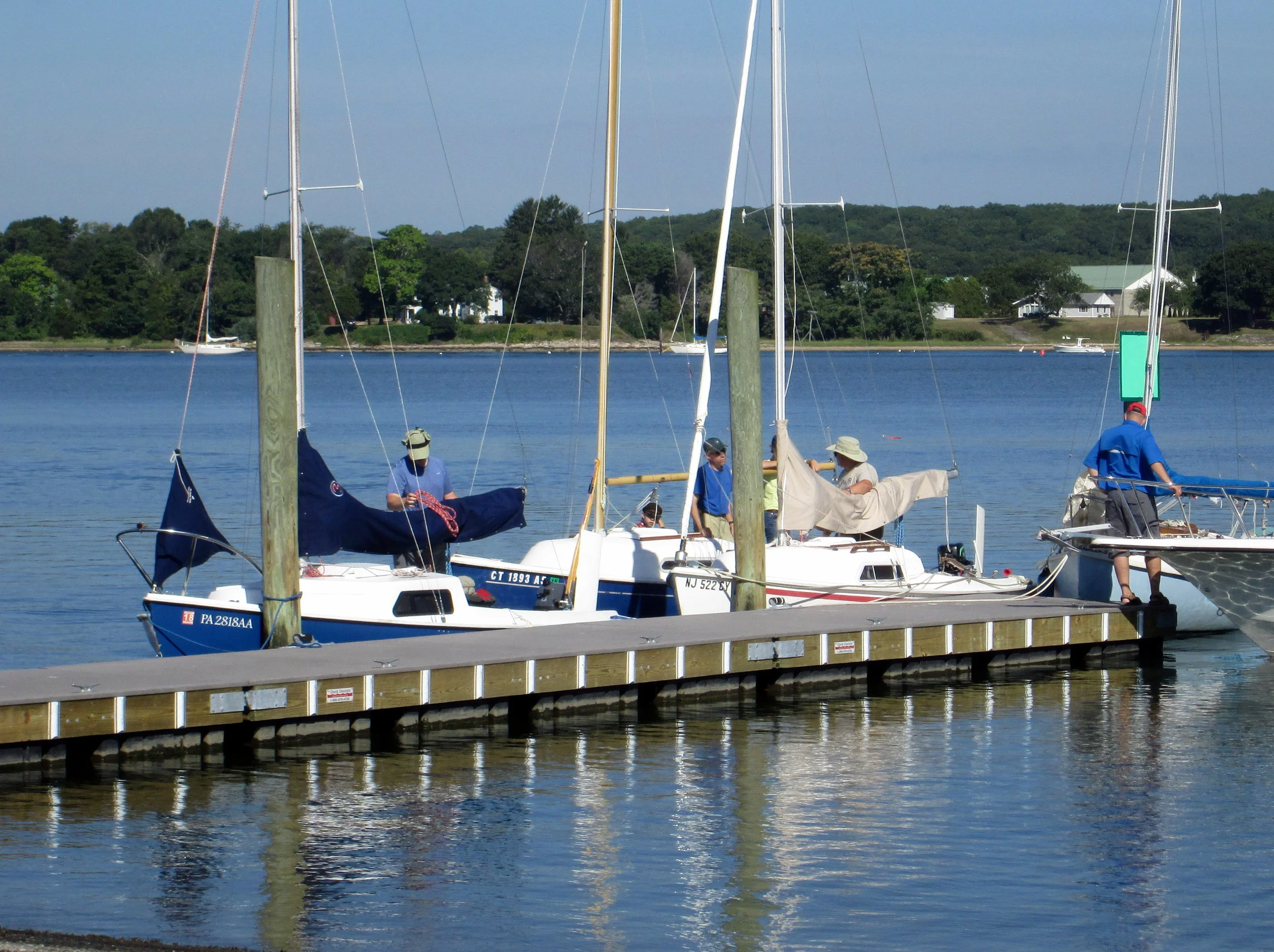   August 5th:  Ten O'Day Mariners and 18 sailors gathered at the Niantic River launch ramp for another Rendezvous to Mystic Seaport. 
