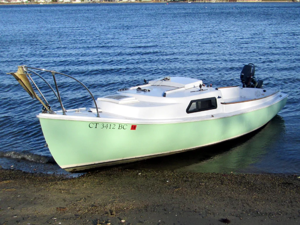 November 14th: I grounded Orion at my parents' beach and unstepped the mast. The mast will stay at my parents' during the winter.