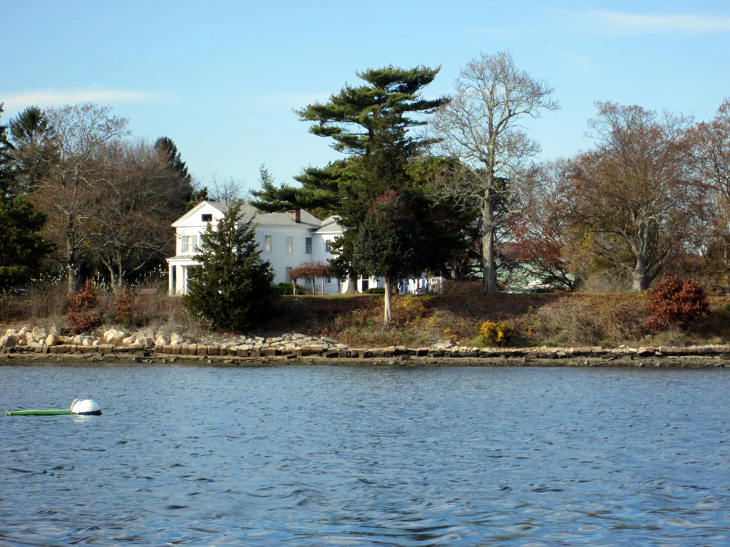 The trees around my parents' house have already lost nearly all their leaves! The whole river is very quiet without other boats or the wind rustling through leaves.