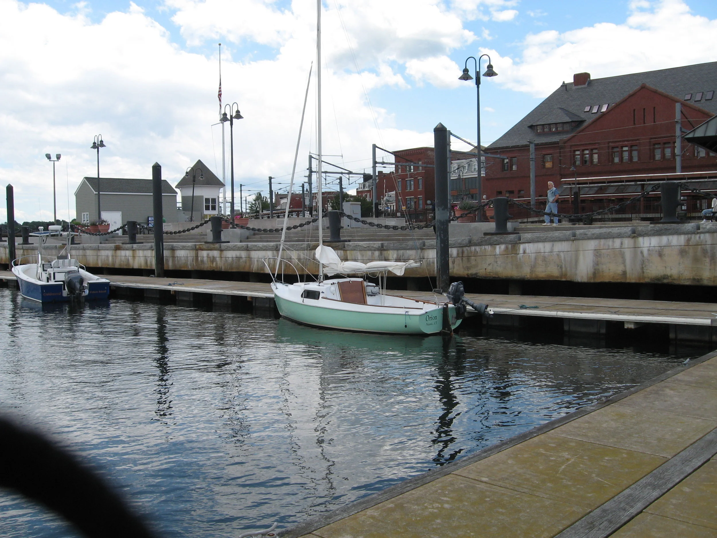 June 8th: Sailed to New London and docked at the free floating docks by the train station, walked up the street and grabbed some lunch.