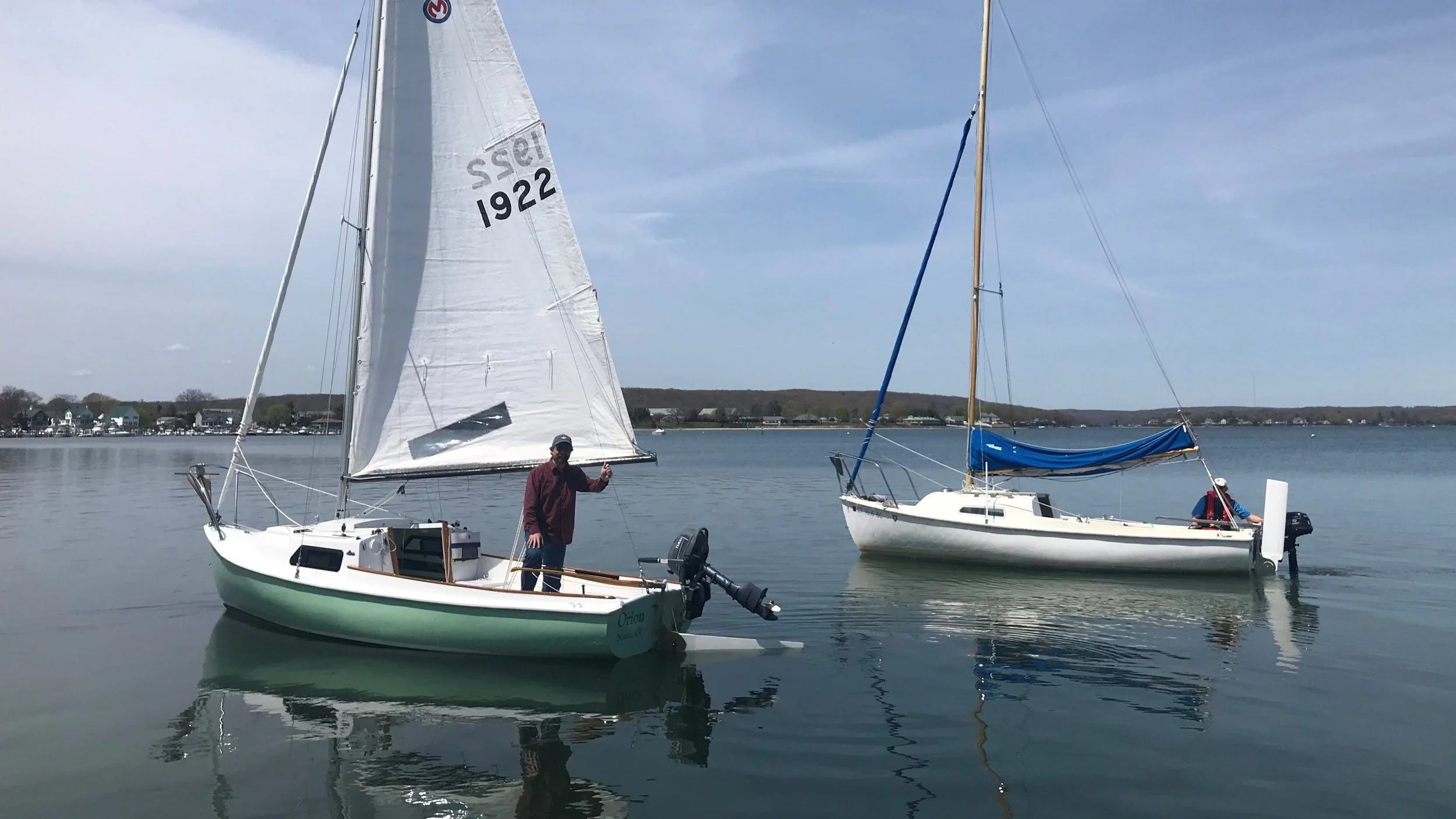 I happened to meet my sister, Rebecca, at a nearby floating dock, and while we were talking, along came Chris Albert (#2714 FLOTSAM) who was headed out through the bridges! It was nice to run into him.