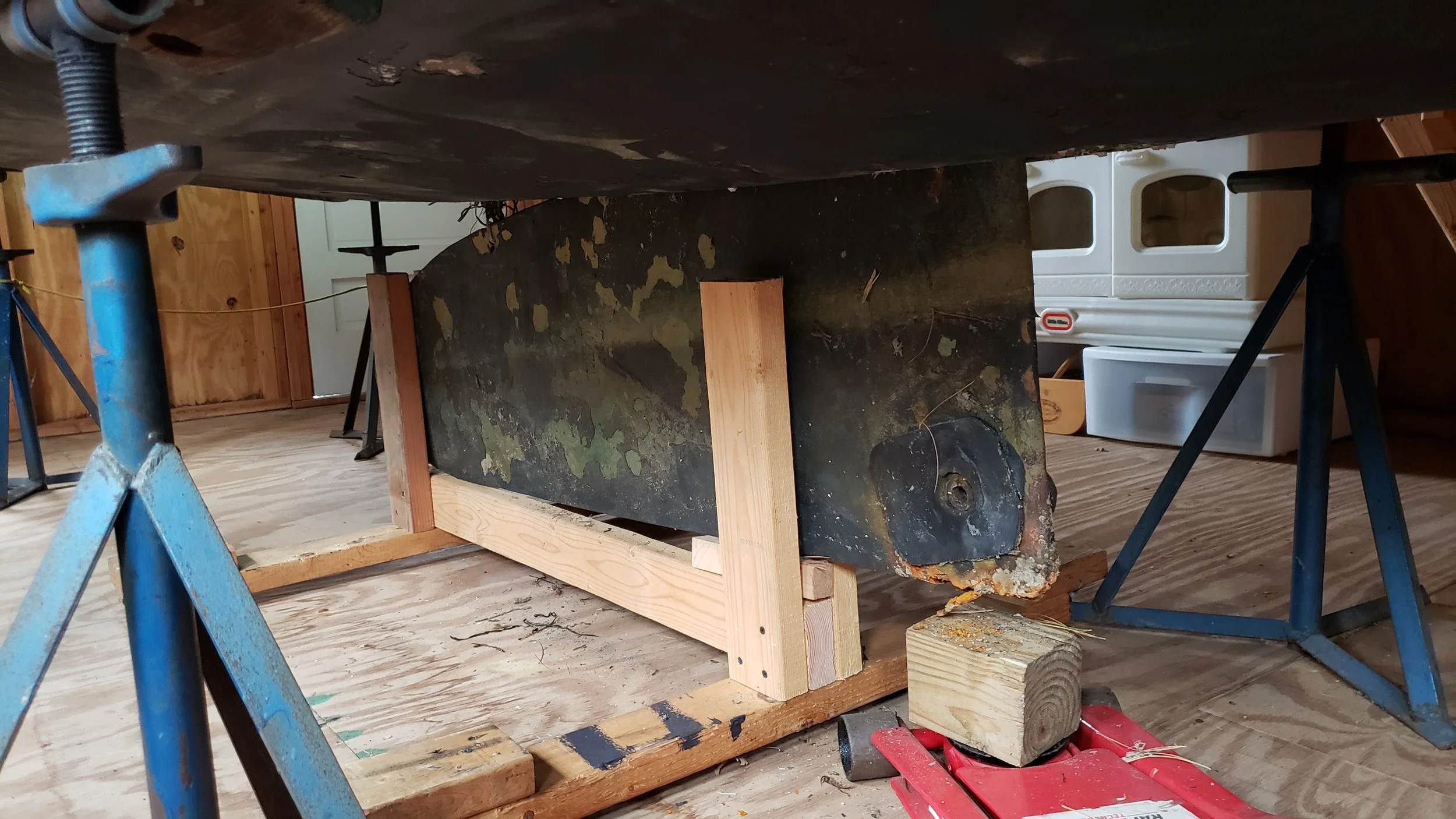 Rudder Straight; Centerboard Out