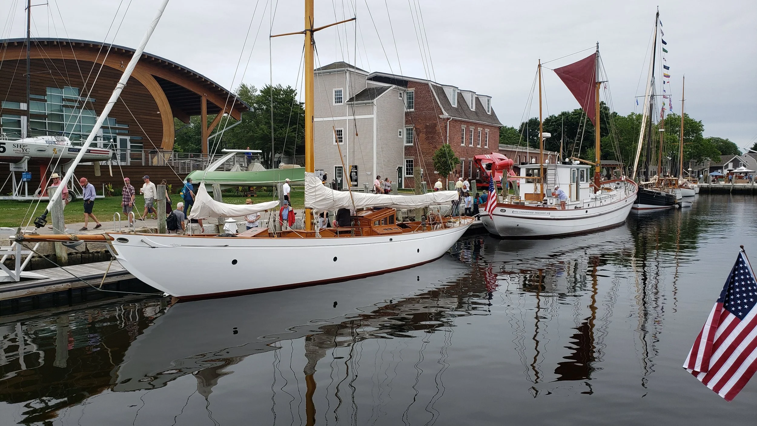 We saw some absolutely stunning wooden boats, of course. A lot of eye candy!