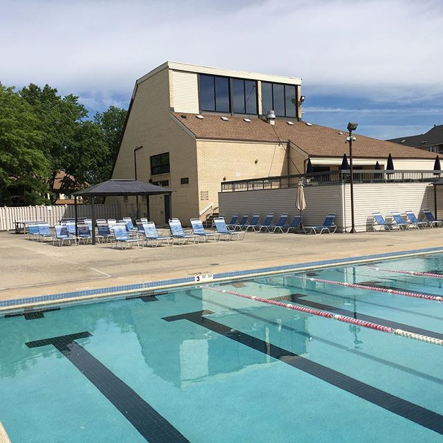 No ladders needed on this one, thanks to the handy water fed pole! #bluladder #windowcleaning #xwaterfedpole #wfp #statenisland #elmwoodpark #clubhouse