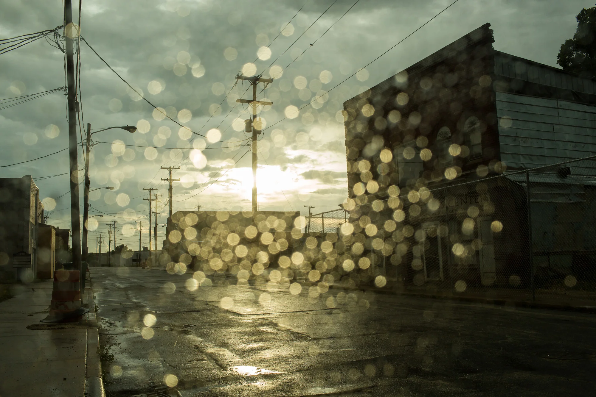  A side street in downtown High Point, N.C. According to American Community Survey 2013 5-year estimates, 21 percent of High Point's 102,924 population lives in poverty, and 32 percent of children under 18 live in poverty. 