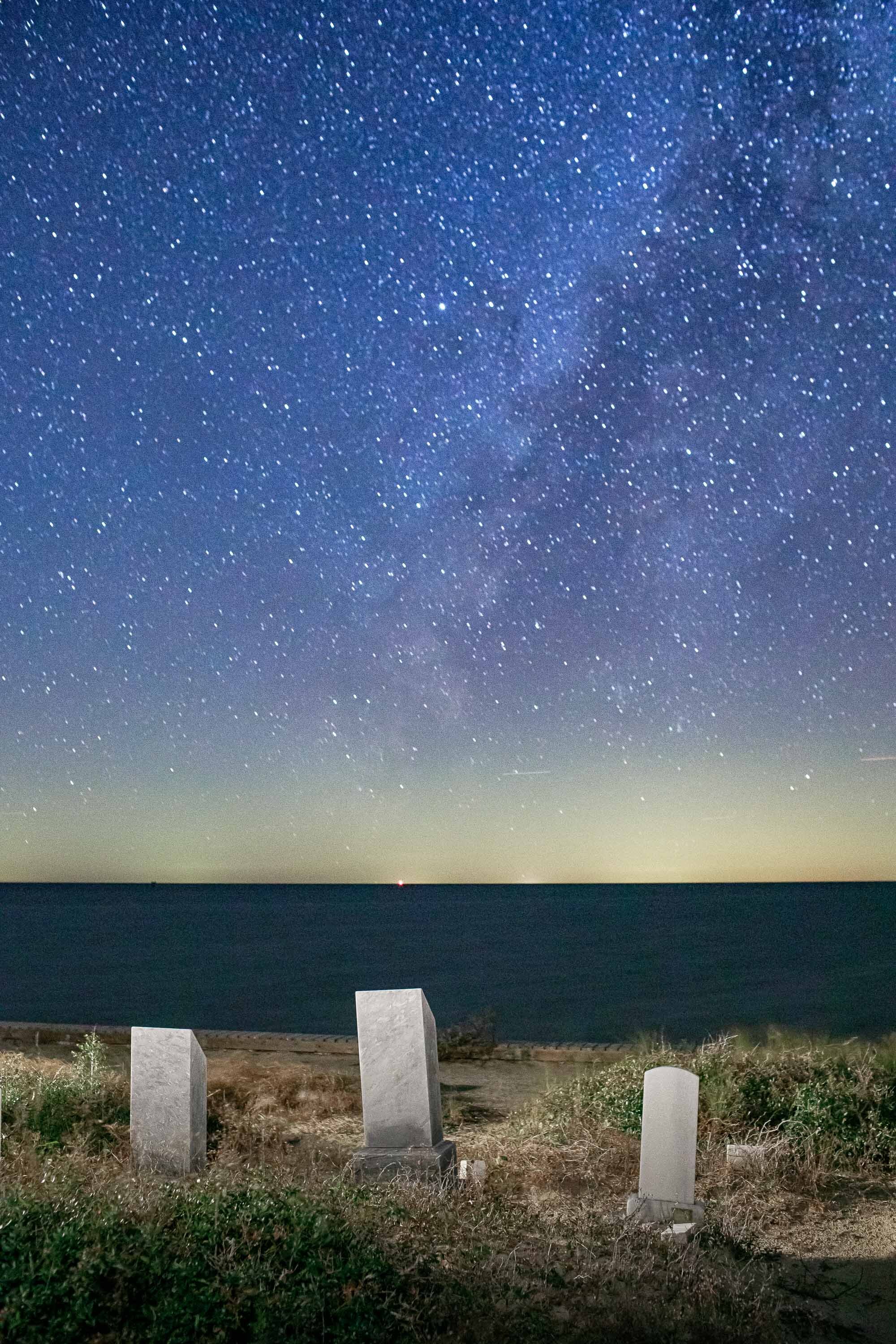  The Milky Way stretches across the horizon over the Pamlico Sound to the west on a new moon in November 2020. 