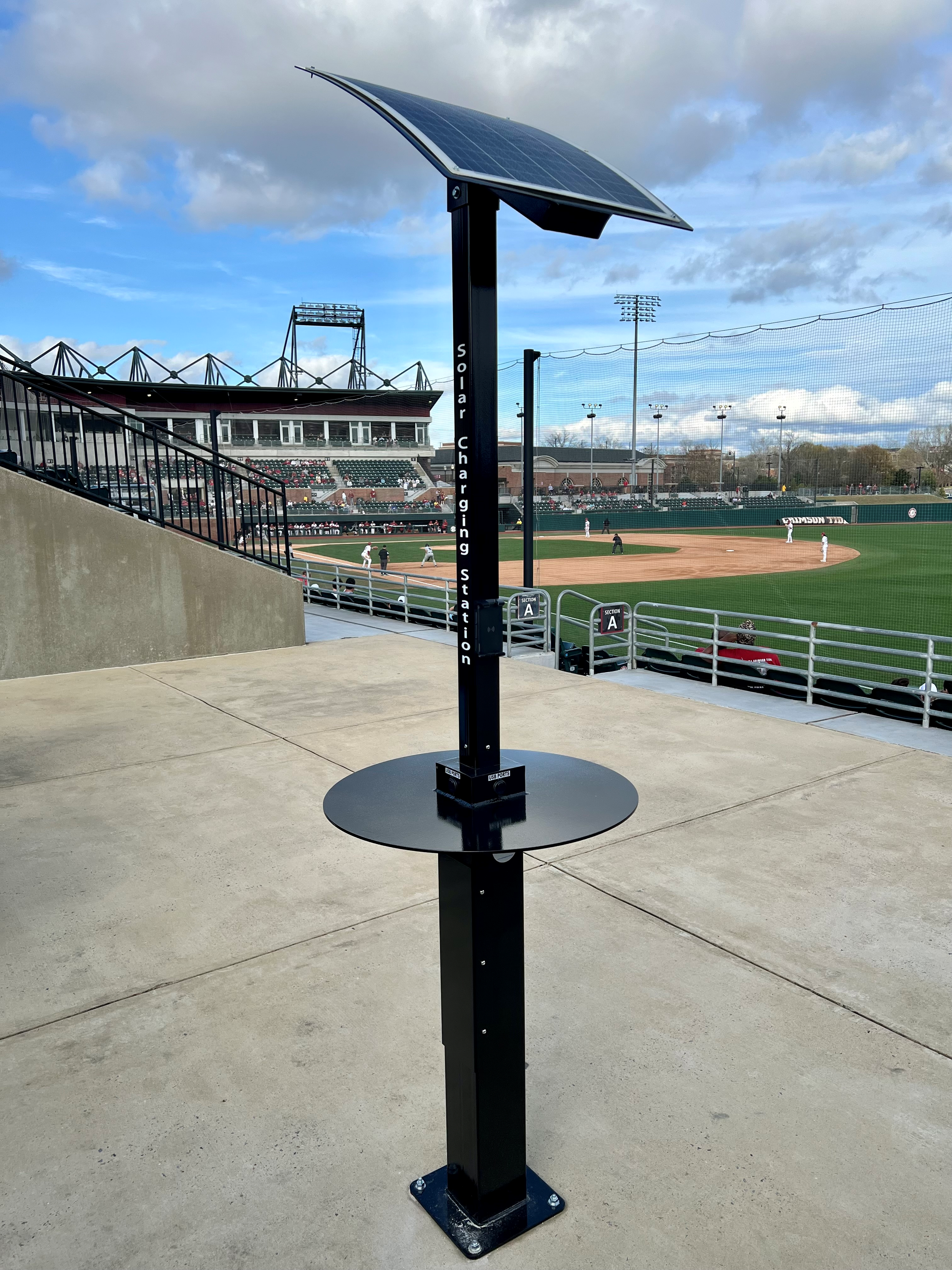 Outdoorsman Charging Pole