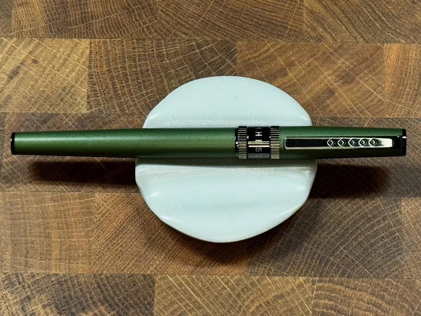 Next up on the tour of this year&rsquo;s @dcpenshow haul: this handsome capped rollerball from @tom.hessin1870. It&rsquo;s a rugged metal construction that writes smooth and feels solid. The feeling of uncapping is the cherry on top. 
(Ceramic pen re