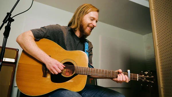 Kevin Devine - Undertow Concert