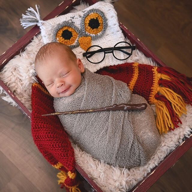 This is my favorite when u catch those little smiles!! ❤️❤️❤️❤️#jmreederphotography #utahphotographer #photography #newbornphotography #newborn #newbornphotoshoot #newbornboy #photographer #laytonphotographer #harrypotter