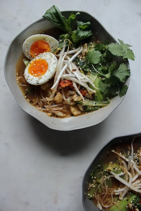 20 minute, spicy asian, veggie noodle soup + an 8 minute egg