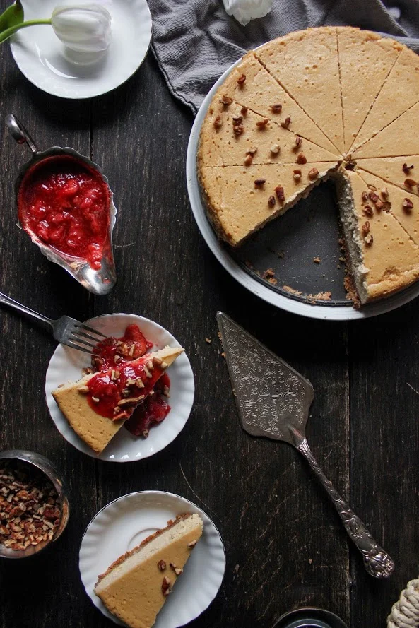 maple mascarpone pecan cheesecake + a strawberry compote