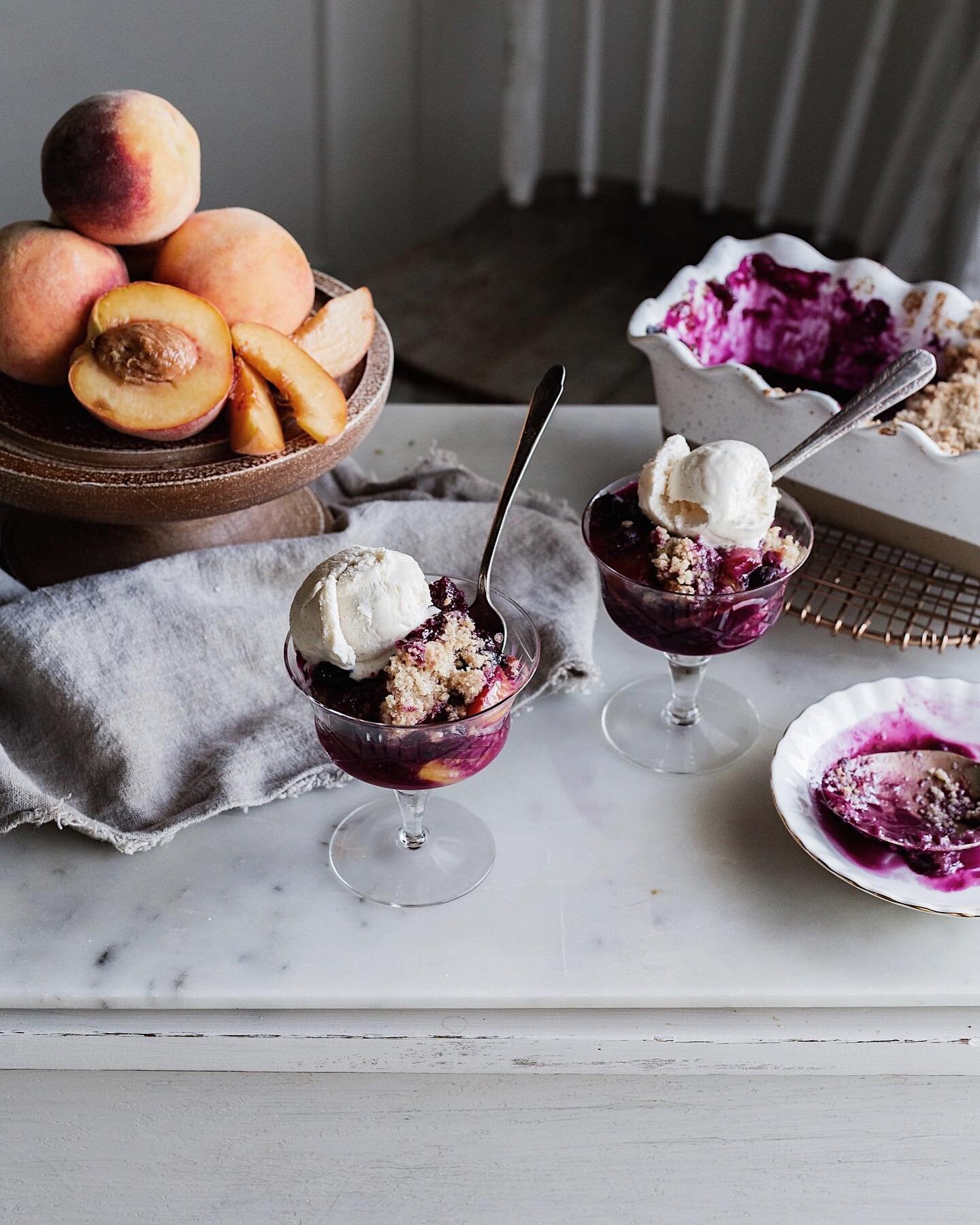 New recipe posted! This sweet &amp; juicy, melt in your mouth peach and blueberry crumble is up!...
.
I know, the moment September hits it&rsquo;s like fall has arrived (and trust meee ain&rsquo;t no one more excited for fall than me), but I couldn&r