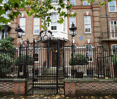 Getty residence "Queen's House" - 14 Cheyne Walk