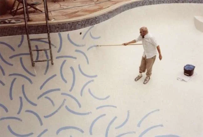 HOCKNEY PAINTING A POOL