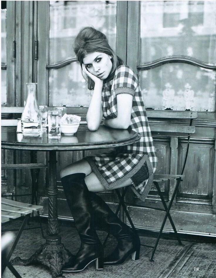 GIRLS LIKE THIS - SITTING IN CAFES