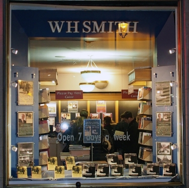 W.H.SMITH BOOKSHOP ON THE RUE DE RIVOLI