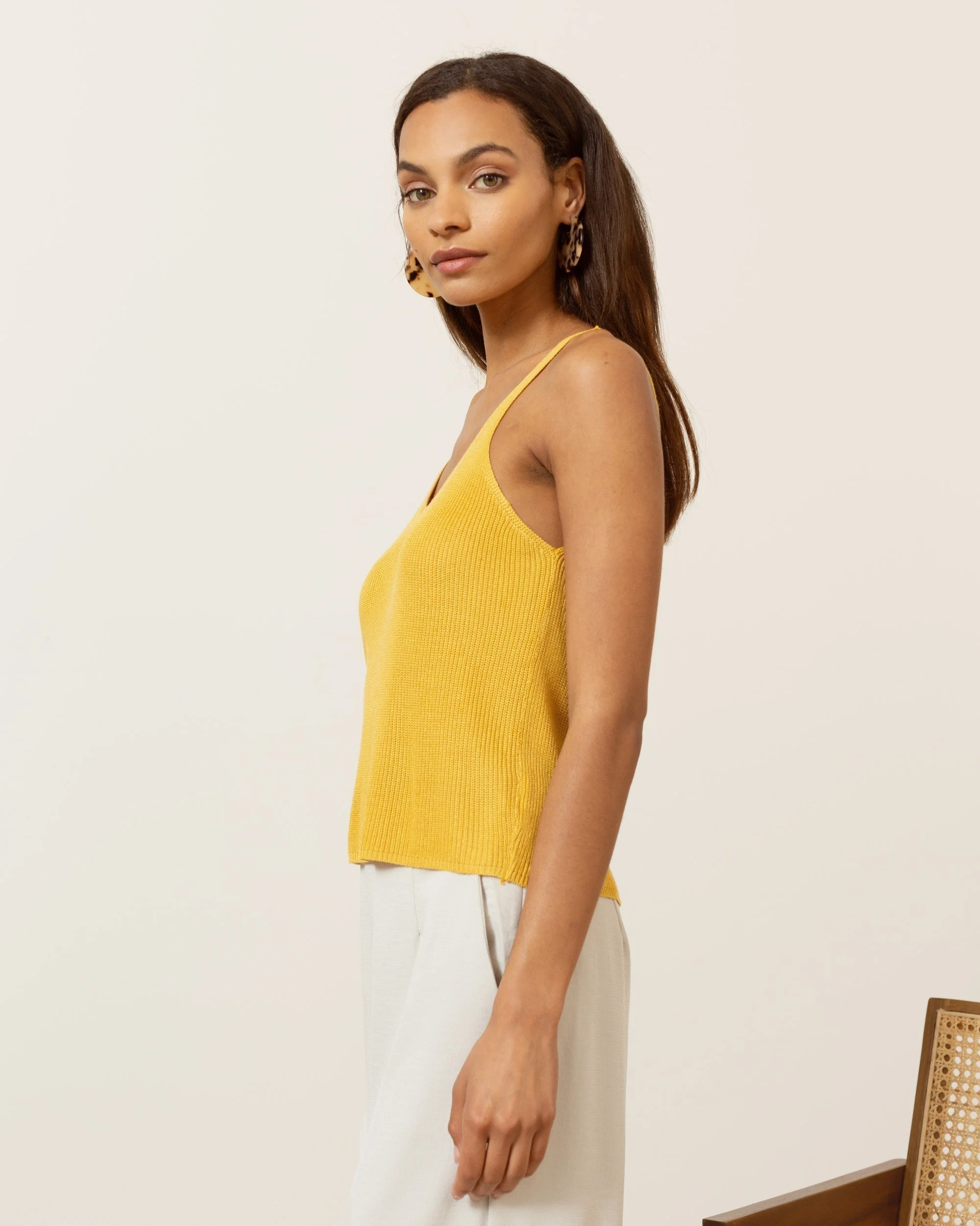modern-citizen-clare-sleeveless-knit-top-blouses-3_f3613c22-ac58-4c1f-932c-eaae981540c4.jpg